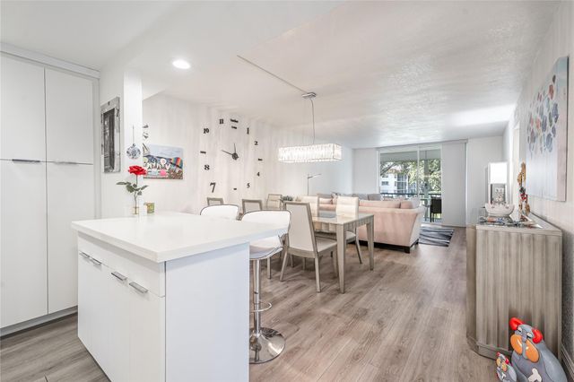 8901 S Hollybrook Blvd 201, Pembroke Pines, FL 33025