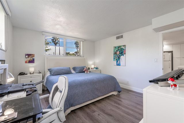 8901 S Hollybrook Blvd 201, Pembroke Pines, FL 33025