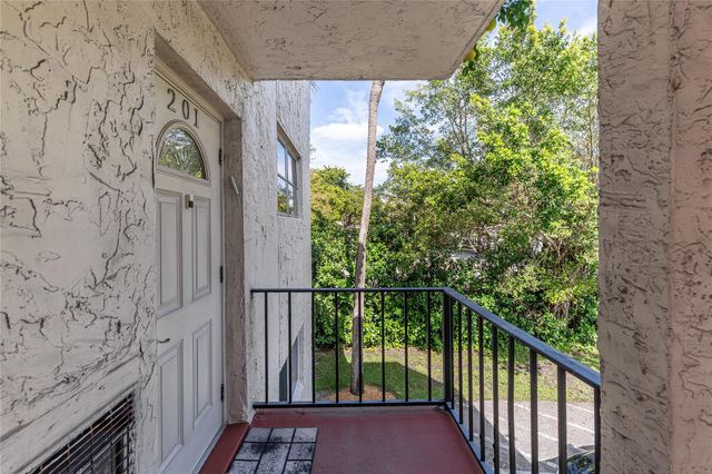 8901 S Hollybrook Blvd 201, Pembroke Pines, FL 33025