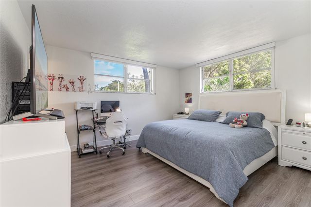 8901 S Hollybrook Blvd 201, Pembroke Pines, FL 33025