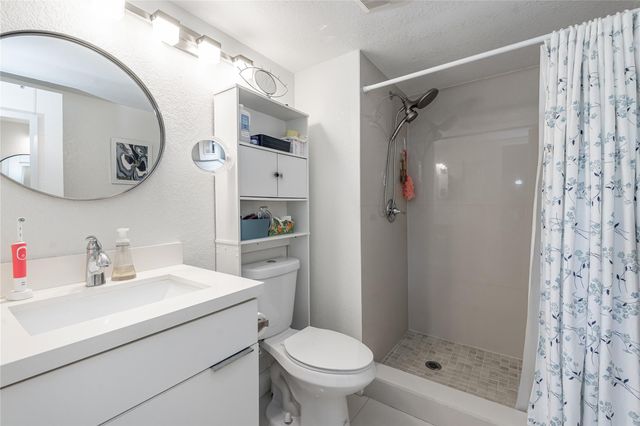 8901 S Hollybrook Blvd 201, Pembroke Pines, FL 33025