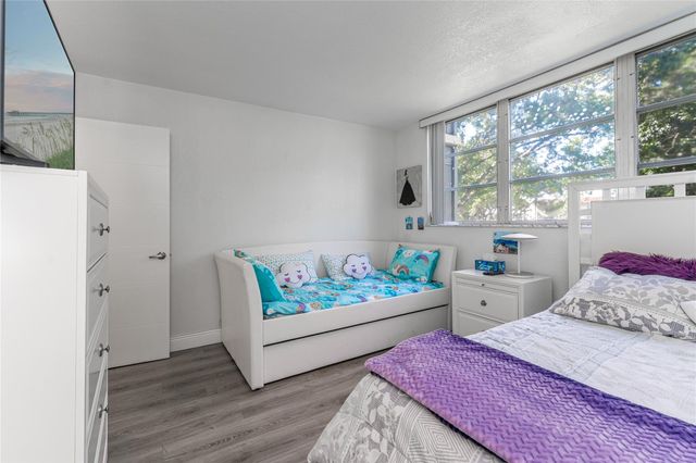 8901 S Hollybrook Blvd 201, Pembroke Pines, FL 33025