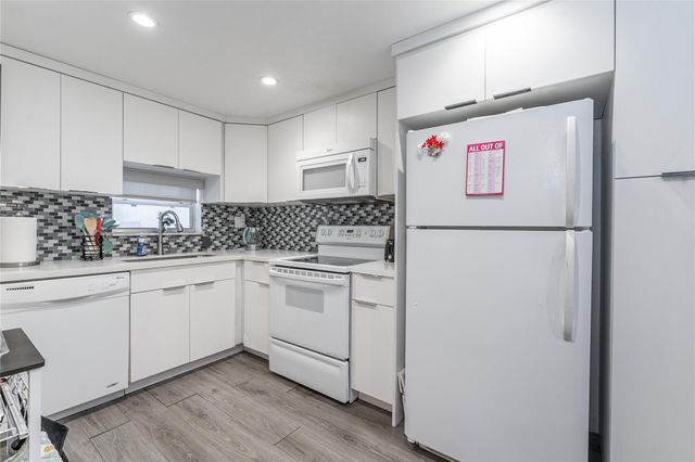 8901 S Hollybrook Blvd 201, Pembroke Pines, FL 33025