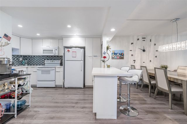 8901 S Hollybrook Blvd 201, Pembroke Pines, FL 33025