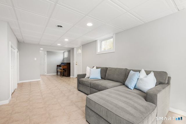 35 Archer Lane, Stamford, CT 06905