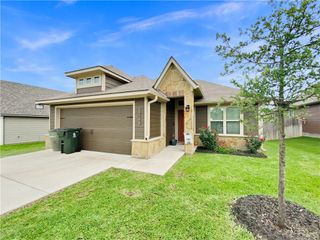 2106 Stubbs Drive, Bryan, TX 77807