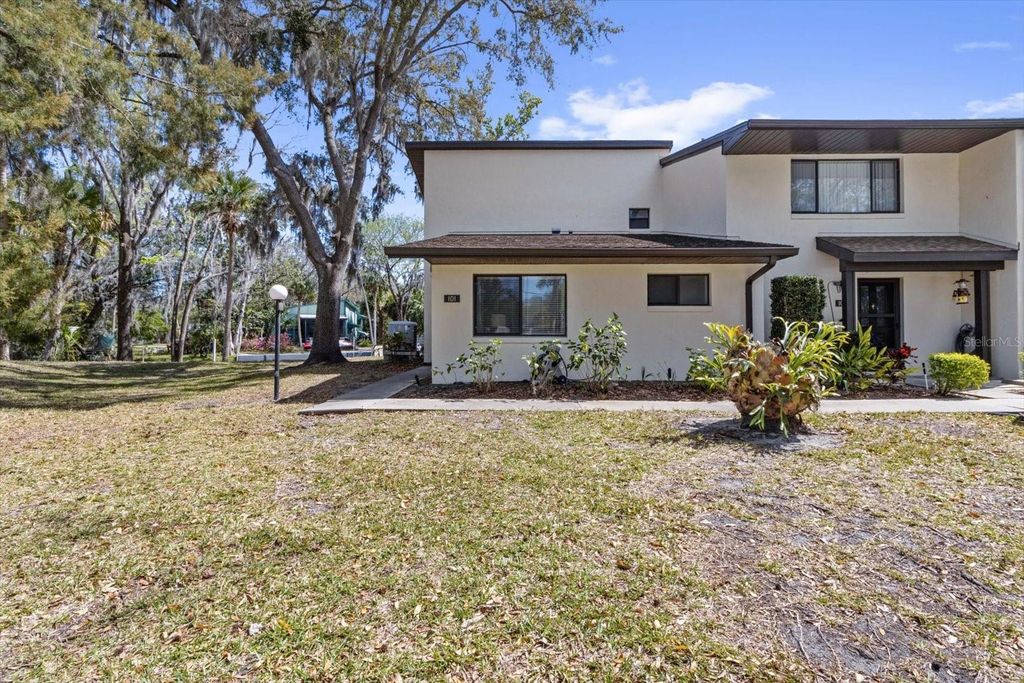 Image 2 of property listing at 1637 SE PARADISE CIRCLE W 101, Crystal River, FL 34429