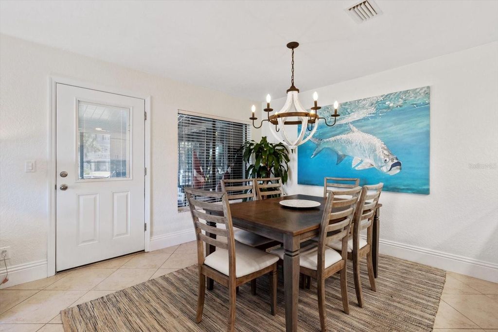 Image 11 of property listing at 1637 SE PARADISE CIRCLE W 101, Crystal River, FL 34429