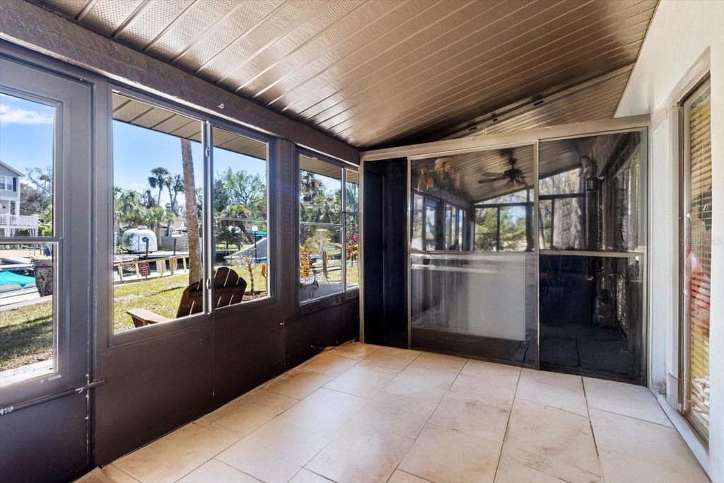 Image 38 of property listing at 1637 SE PARADISE CIRCLE W 101, Crystal River, FL 34429