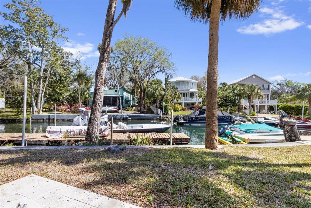 Image 41 of property listing at 1637 SE PARADISE CIRCLE W 101, Crystal River, FL 34429