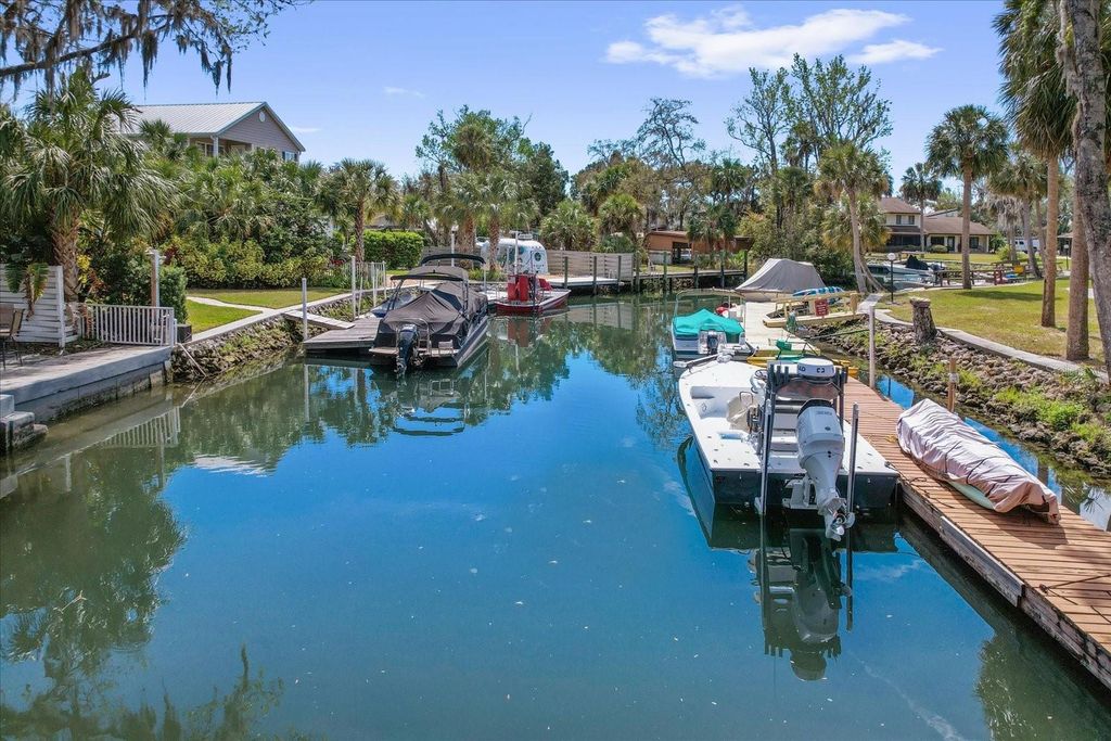 Image 49 of property listing at 1637 SE PARADISE CIRCLE W 101, Crystal River, FL 34429