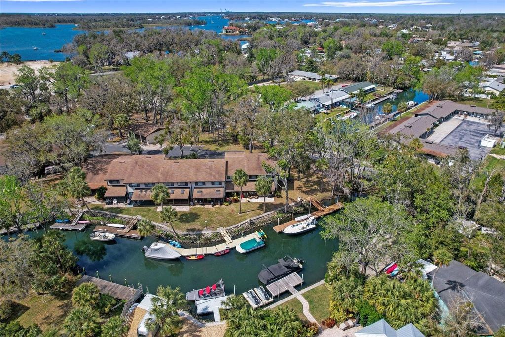 Image 50 of property listing at 1637 SE PARADISE CIRCLE W 101, Crystal River, FL 34429