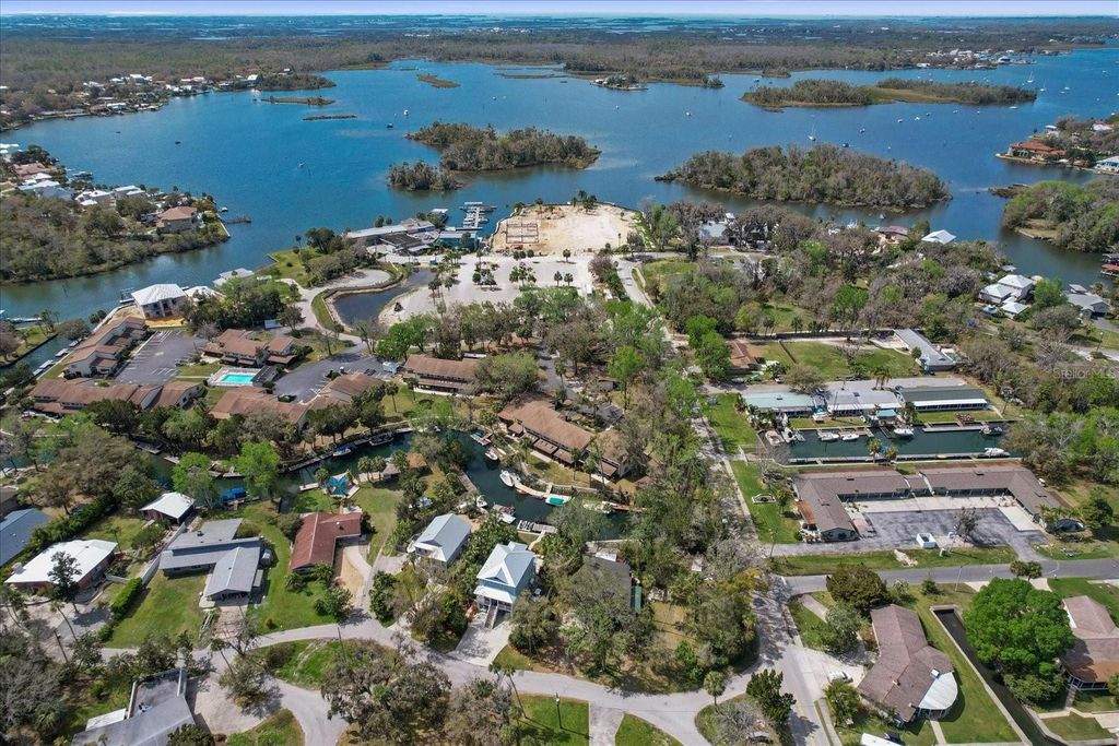 Image 53 of property listing at 1637 SE PARADISE CIRCLE W 101, Crystal River, FL 34429