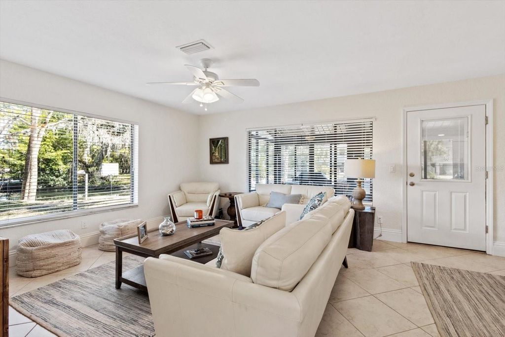 Image 8 of property listing at 1637 SE PARADISE CIRCLE W 101, Crystal River, FL 34429