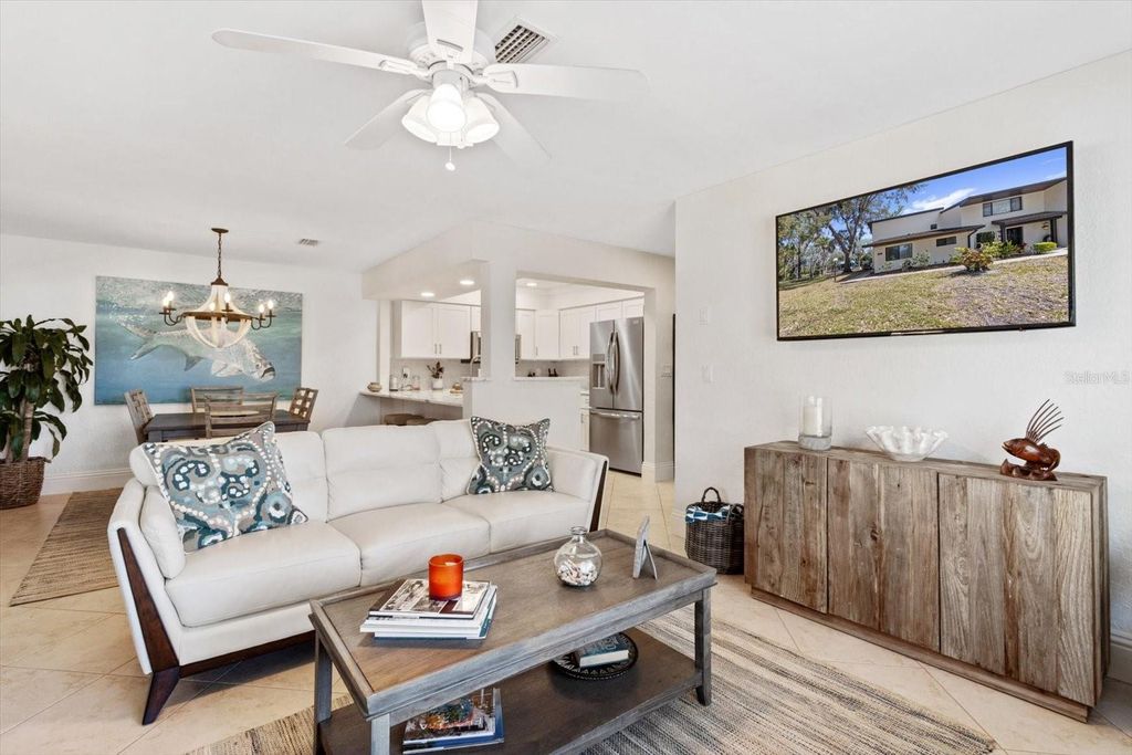 Image 10 of property listing at 1637 SE PARADISE CIRCLE W 101, Crystal River, FL 34429