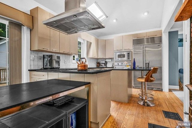 18 Kenilworth Road, Ridgewood, NJ 07450