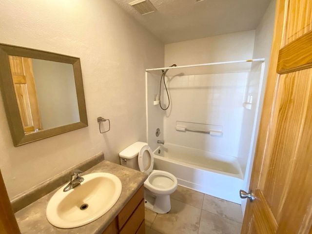 910 11th Avenue NW, Rio Rancho, NM 87144