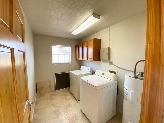 910 11th Avenue NW, Rio Rancho, NM 87144