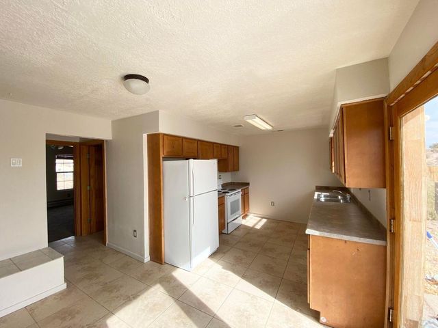 910 11th Avenue NW, Rio Rancho, NM 87144