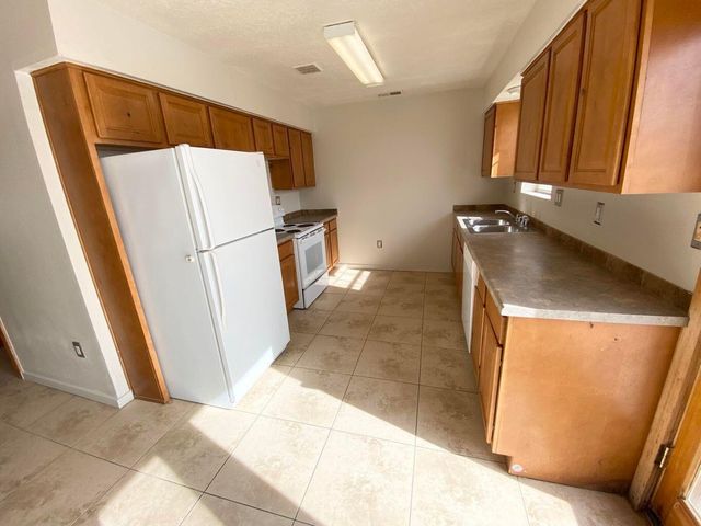 910 11th Avenue NW, Rio Rancho, NM 87144