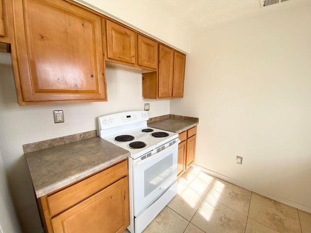 910 11th Avenue NW, Rio Rancho, NM 87144