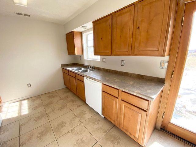 910 11th Avenue NW, Rio Rancho, NM 87144