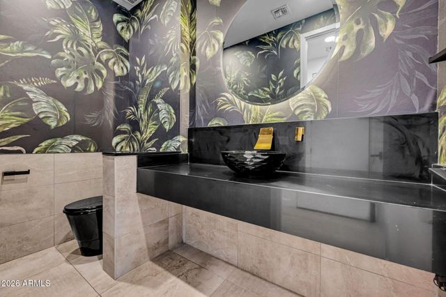 4410 E TURNEY Avenue, Phoenix, AZ 85018