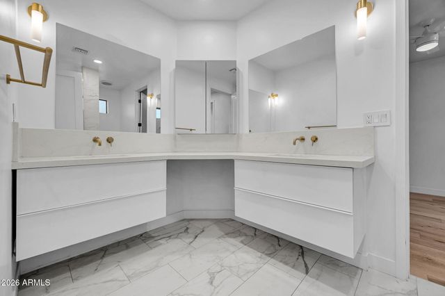 4410 E TURNEY Avenue, Phoenix, AZ 85018