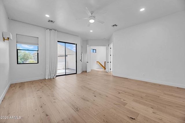 4410 E TURNEY Avenue, Phoenix, AZ 85018