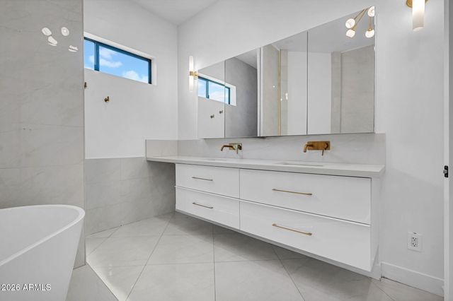 4410 E TURNEY Avenue, Phoenix, AZ 85018