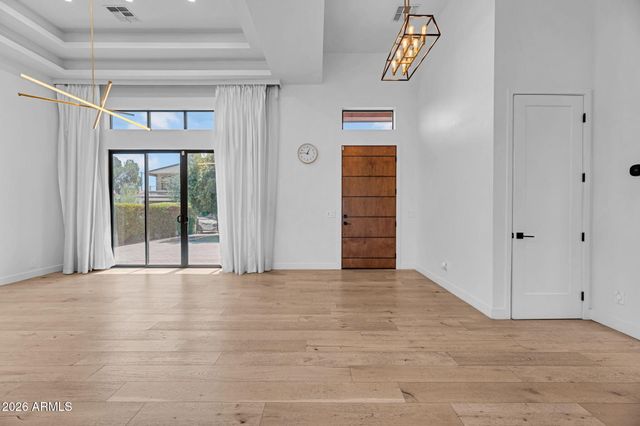 4410 E TURNEY Avenue, Phoenix, AZ 85018