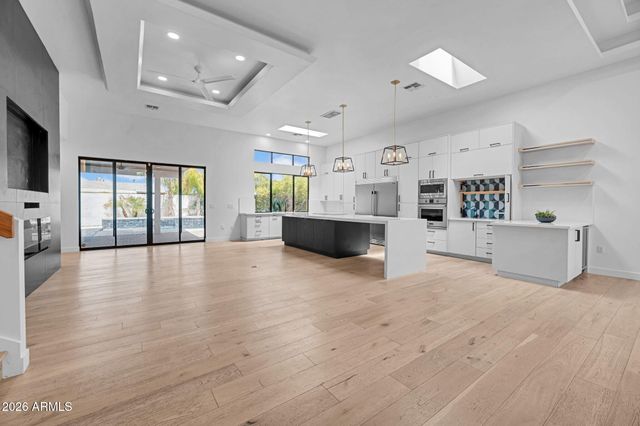 4410 E TURNEY Avenue, Phoenix, AZ 85018