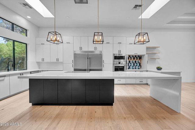 4410 E TURNEY Avenue, Phoenix, AZ 85018