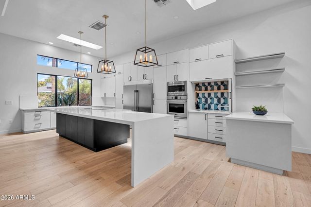 4410 E TURNEY Avenue, Phoenix, AZ 85018