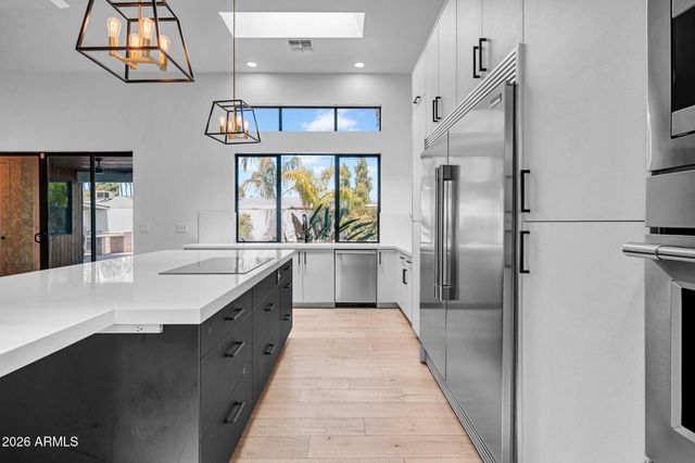 4410 E TURNEY Avenue, Phoenix, AZ 85018