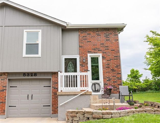 5328 NW 87th Court, Kansas City, MO 64154