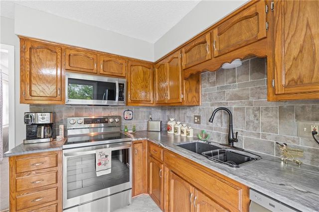 5328 NW 87th Court, Kansas City, MO 64154
