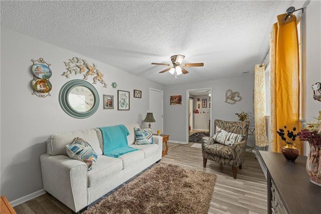 5328 NW 87th Court, Kansas City, MO 64154