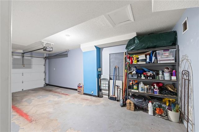 5328 NW 87th Court, Kansas City, MO 64154