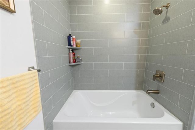 5328 NW 87th Court, Kansas City, MO 64154