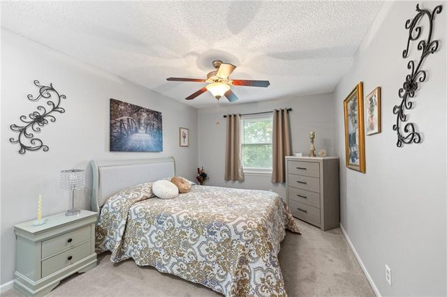 5328 NW 87th Court, Kansas City, MO 64154