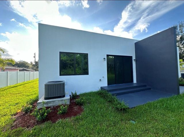 16000 NW 38 Pl, Miami Gardens, FL 33054