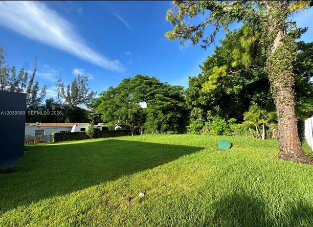 16000 NW 38 Pl, Miami Gardens, FL 33054