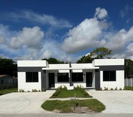 16000 NW 38 Pl, Miami Gardens, FL 33054