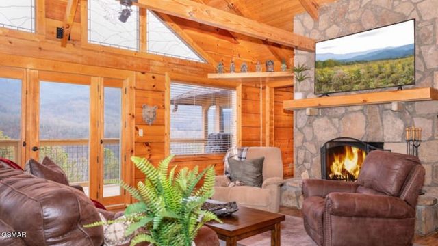 449 Lucerne Way, Gatlinburg, TN 37738