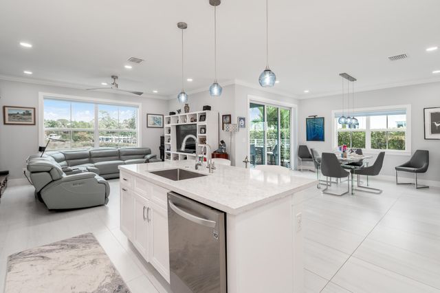 4659 SE Manatee Way, Stuart, FL 34997