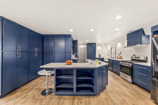 727 E Madison STREET, Oconomowoc, WI 53066