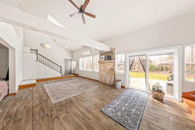 727 E Madison STREET, Oconomowoc, WI 53066