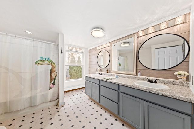 727 E Madison STREET, Oconomowoc, WI 53066