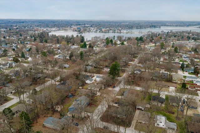 727 E Madison STREET, Oconomowoc, WI 53066